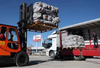 KIZILAY, YARDIMLARINA DEVAM EDİYOR