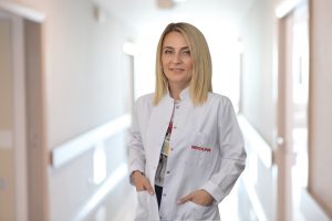 “ARTAN EKRAN SÜRESİ GÖZ KURULUĞU VE GLOKOM RİSKİNİ ARTIRIYOR”