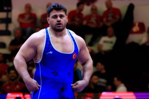 MİLLİ GÜREŞÇİ TARİH YAZDI