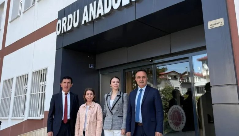 ORDU ANADOLU LİSESİNDE "GÖRÜNMEYEN SAĞLIK EVRENİ" RÜZGÂRI!