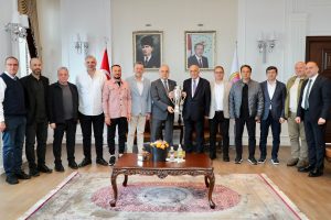 ŞAMPİYONLUK KUPASI VALİLİKTE