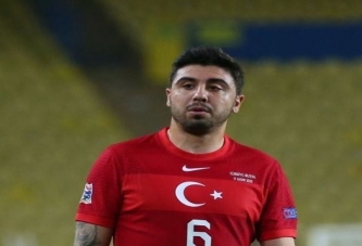 16 TÜRK FUTBOLCU GİTTİ