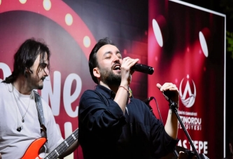19 MAYIS COŞKUSU GRUP NABIZ KONSERİ İLE BAŞLADI