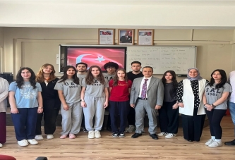 ANADOLU’DA, BAYRAK KONULU ŞİİR DİNLETİSİ