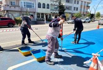 BİSİKLET VE KOŞU YOLLARI YENİLENİYOR