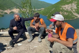 “BÜTÜN EMEKÇİLERİMİZİN BAYRAMINI KUTLUYORUM”