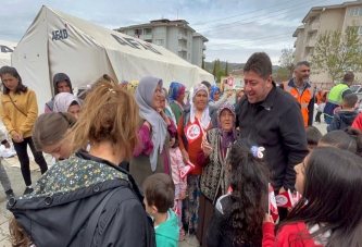 ÇOCUKLARA TEBESSÜM OLDULAR