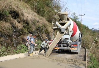 CUMHURİYETKÖY’DE BETON YOL SEVİNCİ