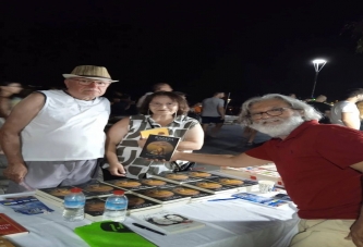 ERSOY, DİDİM'DE KİTAPLARINI İMZALADI