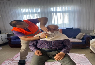 GÜLYALI’DA ÜCRETSİZ BERBER HİZMETİ BAŞLADI