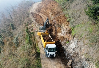 GÜLYALI’DA YOLLAR GENİŞLETİLİYOR
