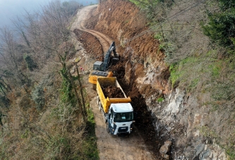 GÜLYALI’DA YOLLAR GENİŞLETİLİYOR