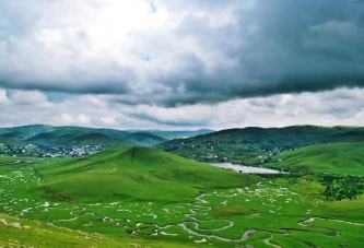 GÜREŞÇİLER  YAYLADA KAPIŞACAK