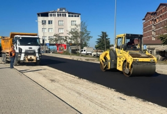 IRMAK CADDESİ’NE SICAK ASFALT