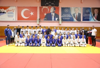 JUDO MÜSABAKALARI NEFES KESTİ