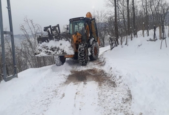 KAPANAN YOLLAR YENİDEN ULAŞIMA AÇILDI