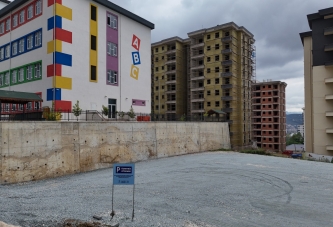 KARŞIYAKA ORTAOKULU’NA DA OTOPARK ALANI