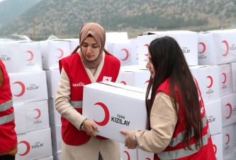 KIZILAY’DAN DEPREMZEDEYE KIŞ YARDIMI