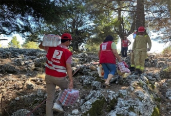 KIZILAY’DAN ORMAN YANGINLARIYLA MÜCADELEDE BESLENME HİZMETİ