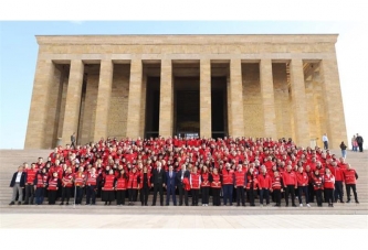 KIZILAYCILAR ATA’NIN HUZURUNA ÇIKTI