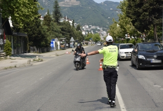KURALSIZ SÜRÜCÜLERE CEZA YAĞDI