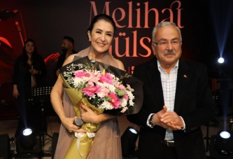 MELİHAT GÜLSES MEST ETTİ