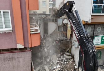 METRUK BİNALAR BİR BİR YIKILIYOR