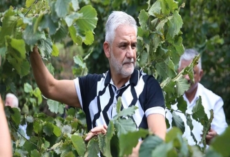 “ÖNÜNE GELEN REKOLTE AÇIKLIYOR”