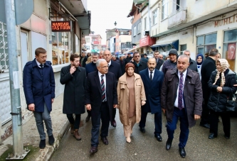 PERŞEMBELİLER BAŞKAN GÜLER’İ BAĞRINA BASTI