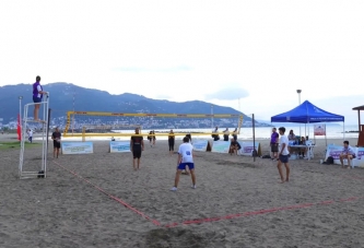 PLAJ FUTBOLU VE VOLEYBOL COŞKUSU