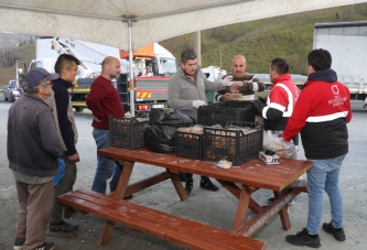 TIR ŞOFÖRLERİ ORUCUNU ORDU’DA AÇIYOR