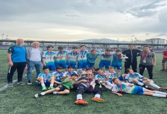 U13’ÜN ŞAMPİYONU DEMİRSPOR