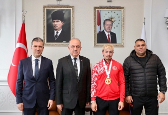 VALİ EROL, ŞAMPİYON HALTERCİYİ ÖDÜLLENDİRDİ