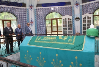 YUNUS EMRE DUALAR İLE ANILDI