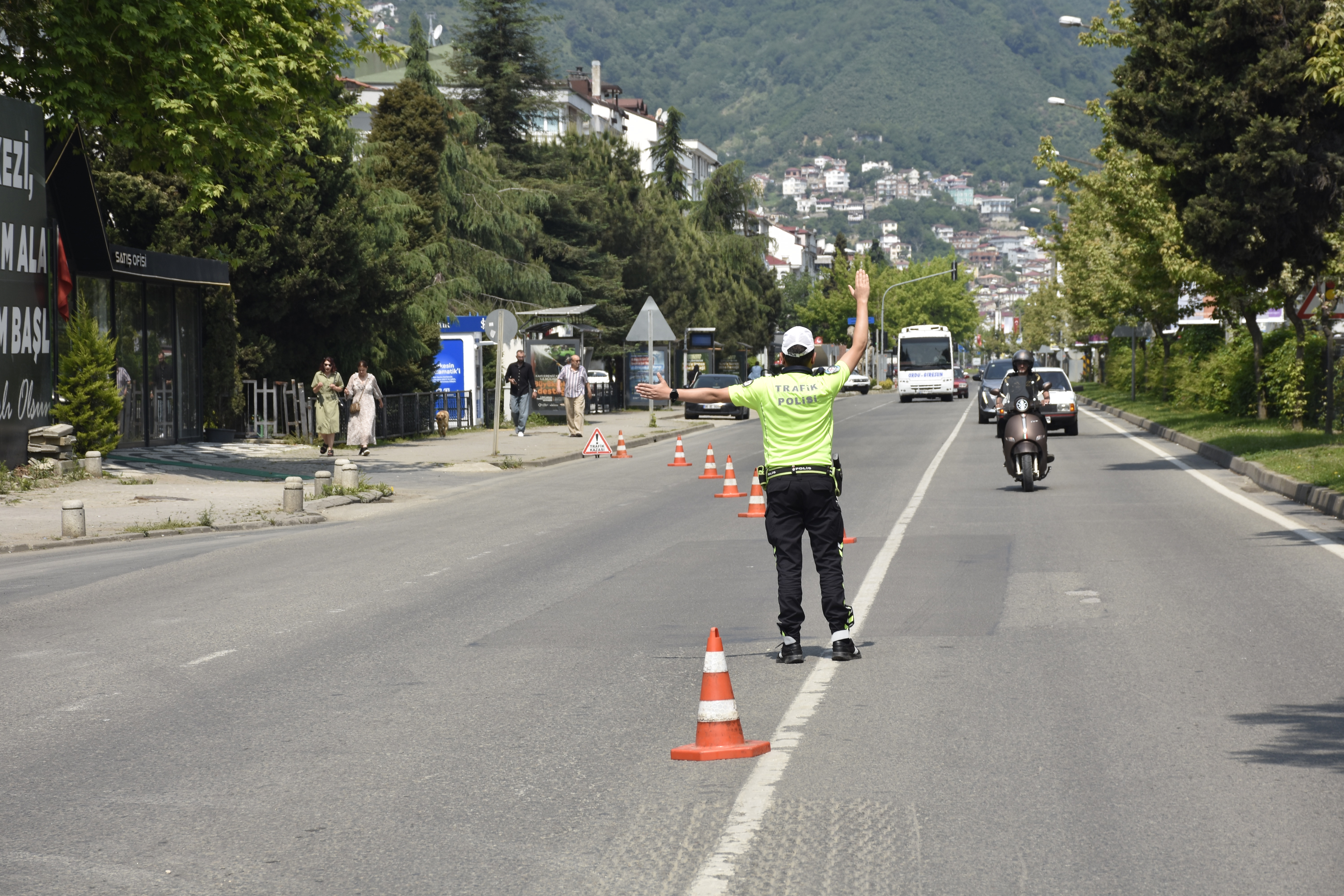 35 ARAÇ TRAFİKTEN MEN   