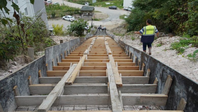 AYAZLI MAHALLESİNE MERDİVENLİ ÇÖZÜM