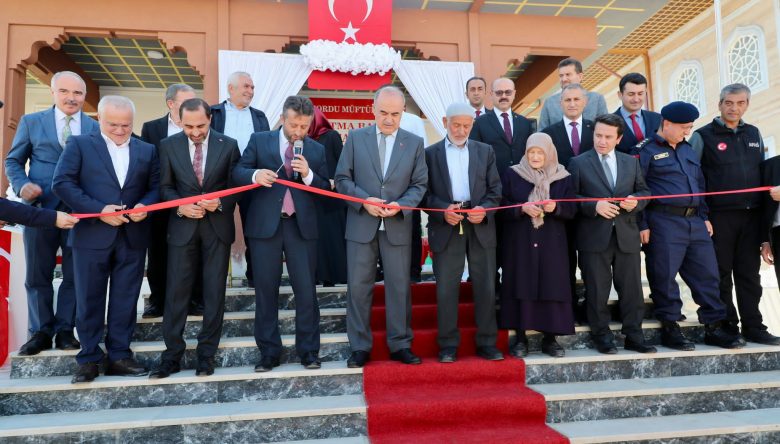 VALİ EROL, AÇILIŞ PROGRAMINA KATILDI   