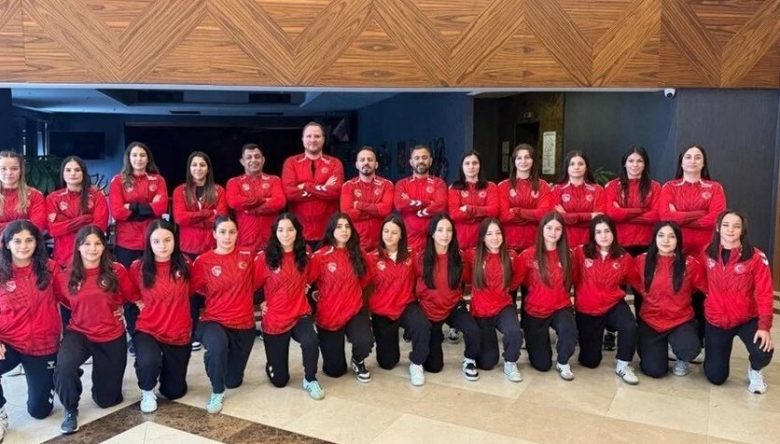 GÜREŞTE 43 MADALYA BİRDEN