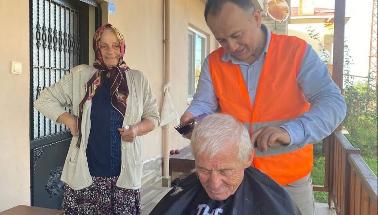 YAŞLI VE HASTA VATANDAŞLARA ÜCRETSİZ BERBER HİZMETİ