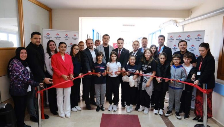 29 EKİM’E ÖZEL RESİM SERGİSİ AÇILDI