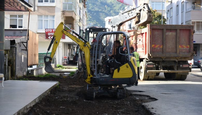 YENİ MAHALLE 303’ÜNCÜ SOKAĞA KAZMA VURULDU