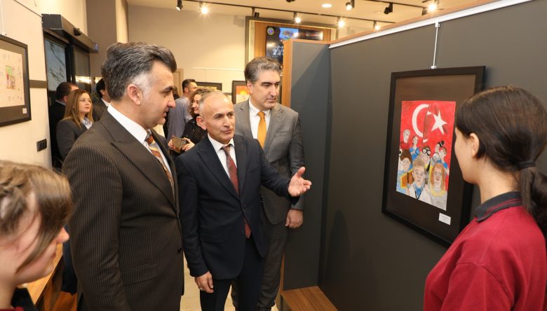 “SINIFIN ÖTESİNDE” RESİM SERGİSİ AÇILDI