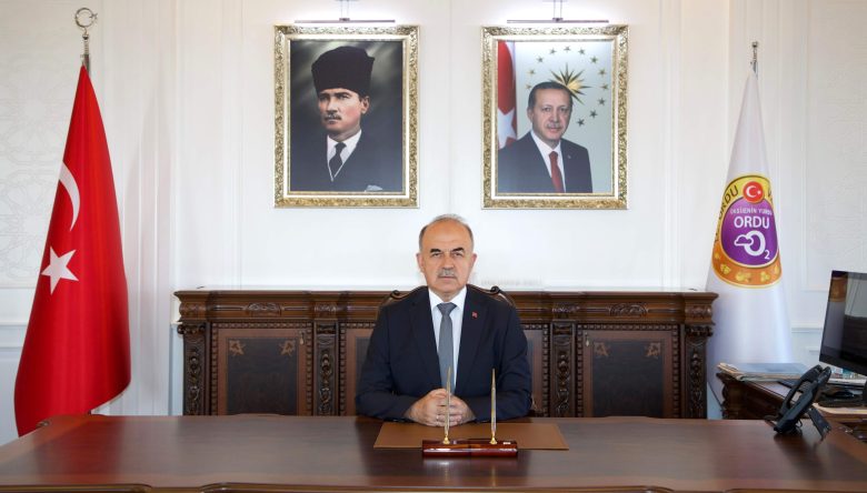 VALİ EROL, ÖĞRETMENLER GÜNÜNÜ KUTLADI