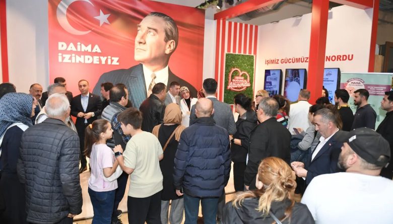 İSTANBUL’DA BAŞKAN TEPE’YE SEVGİ SELİ   