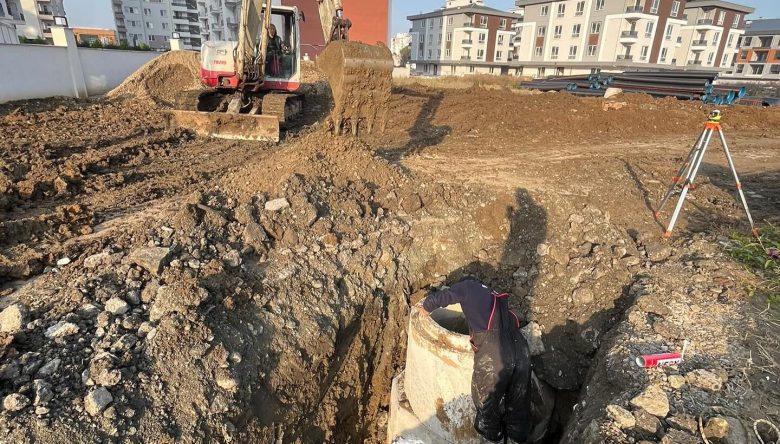 GÜLYALI’DA YAĞMURSUYU HATTI ÇALIŞMALARI SÜRÜYOR