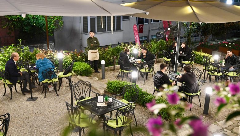 SANAT KAFE UĞRAK NOKTASI HÂLİNE GELDİ