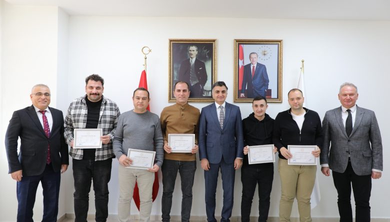 USTA ÖĞRETİCİLİK BELGELERİ TÖRENLE TAKDİM EDİLDİ