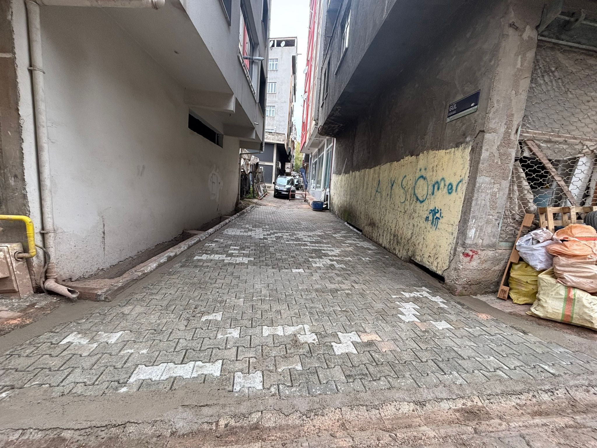 AYBASTI’DA YOL ÇALIŞMALARI HIZ KESMİYOR