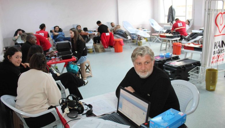 ATATÜRK İLKOKULUNDA GÖNÜLLÜ KAN BAĞIŞI KAMPANYASI   