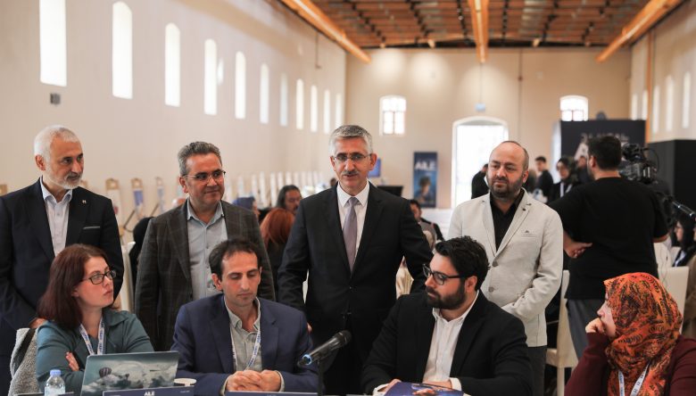 YETİM VAKFI ‘DİJİTAL YETİM’ TEHLİKESİNE KARŞI EYLEM PLANI AÇIKLADI